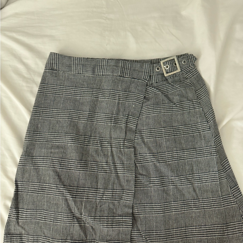 Brandy Melville, gray plaid skirt